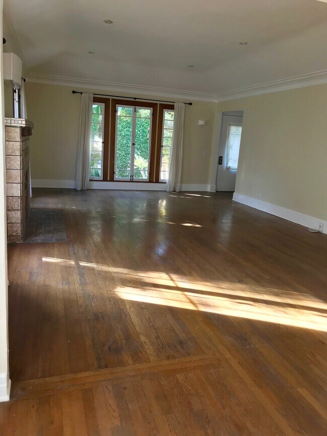 LIVING ROOM2 - 1026 Havenhurst Dr