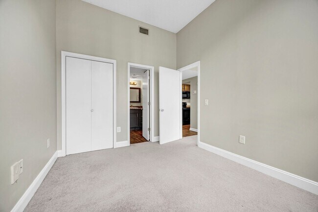 Building Photo - wh104