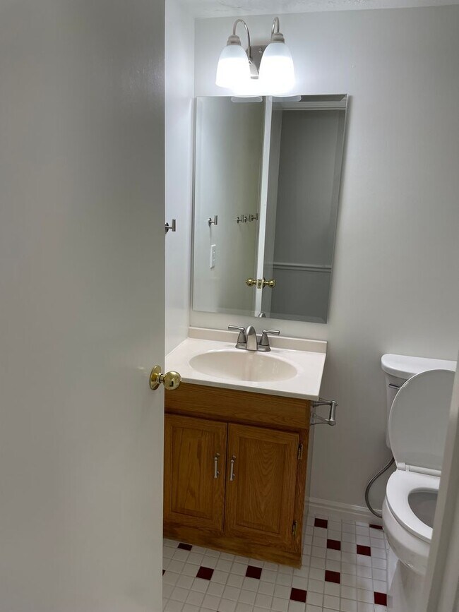 Building Photo - Desirable Kaysville Area/ 5 Bedroom Home