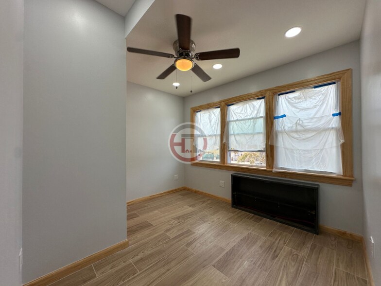 Building Photo - 450 Quincy Ave