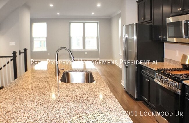 Building Photo - 2061 Lockwood Dr