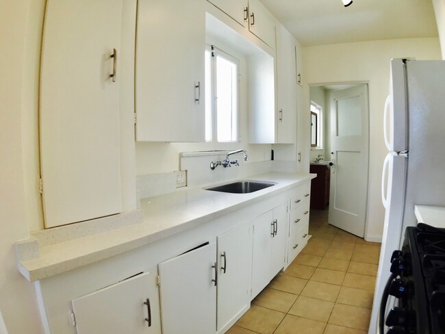 Building Photo - SFM Remodeled Home In Glendale with a Larg...
