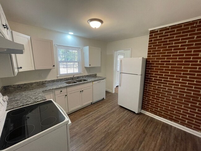 Building Photo - Updated 3/1 House in South Rome- $1,295
