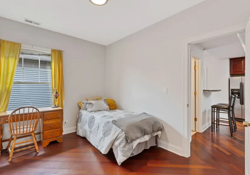 Building Photo - 3846 N Lamon Ave