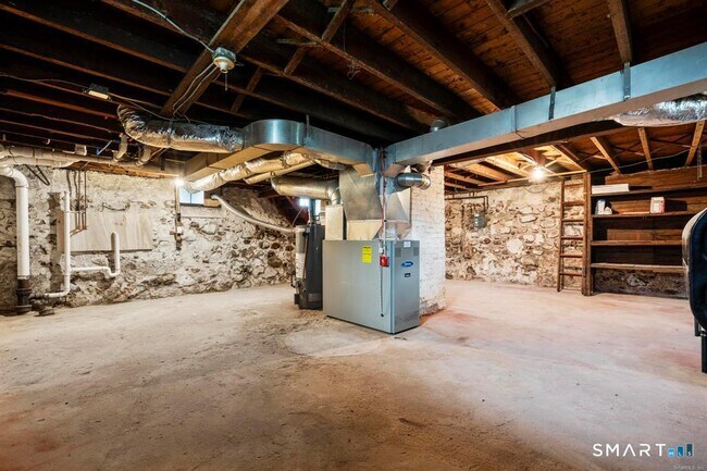 Building Photo - 36 Quentin St