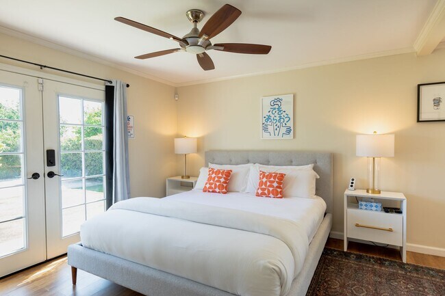 Building Photo - Family-Friendly Oasis in North Palm Springs