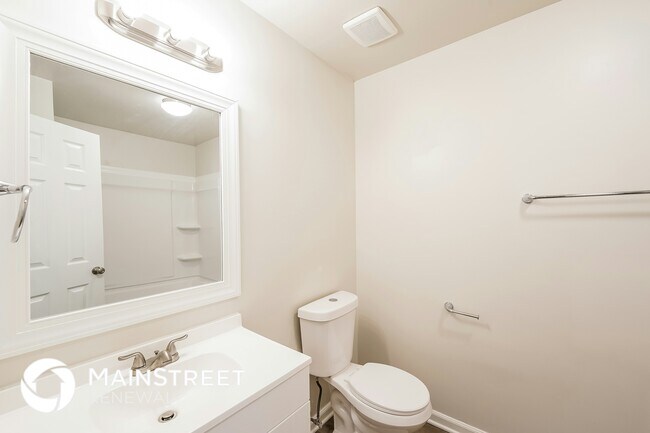 Building Photo - 4852 Shady View Dr