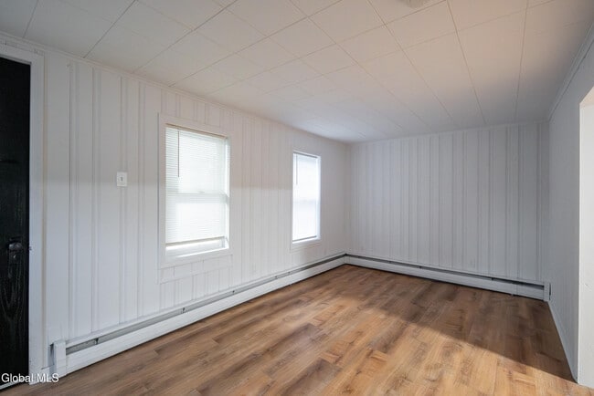 Building Photo - 37 Undine St