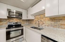 Building Photo - 8235 Summer Side Dr