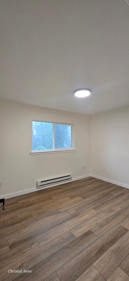 Building Photo - Updated 3 bedroom with a bonus room