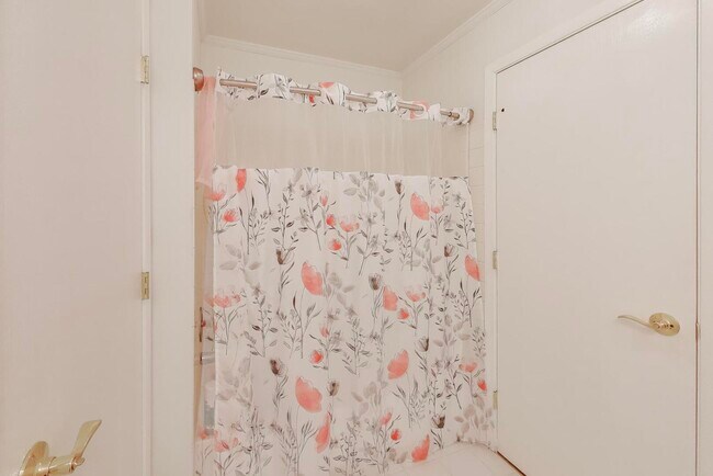 Building Photo - 2122 Southwind Cir