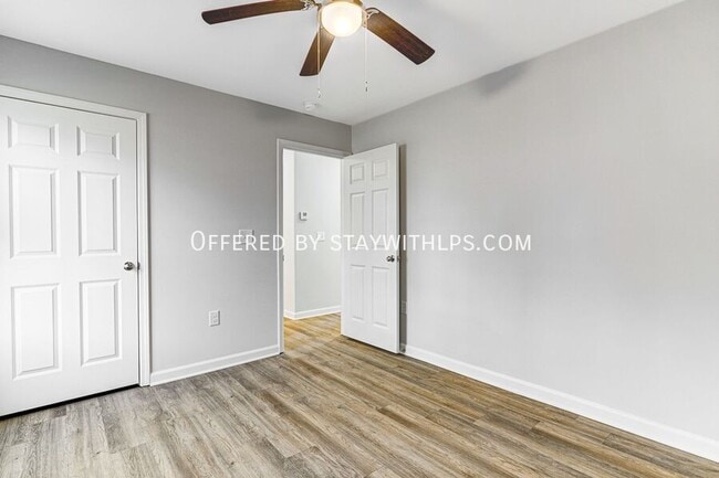 Building Photo - 2927 Beechmont St