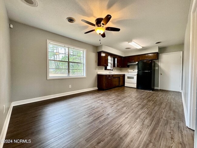 Building Photo - 526 W Thurman Rd