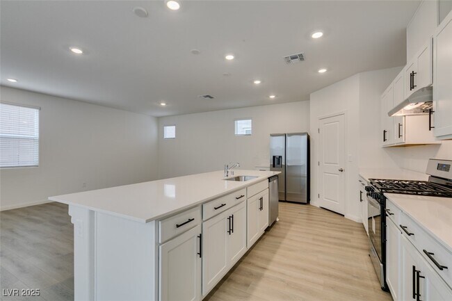 Building Photo - 9133 Vesey Ave