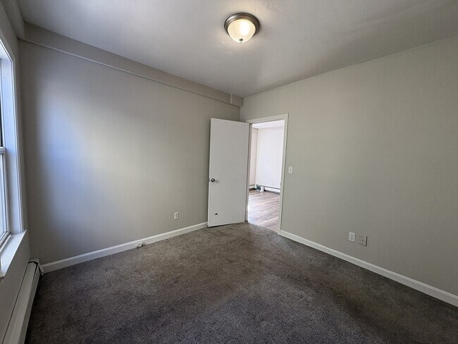 Building Photo - 171 Pleasant St