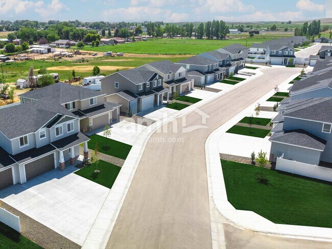 Building Photo - 724 S Retort Ave