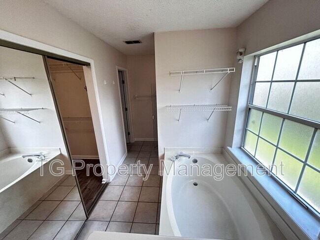 Building Photo - 1449 Blue Heron Ln N