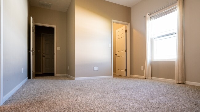 Building Photo - 4336 Dawn St