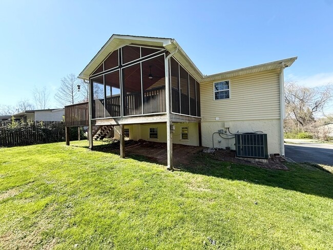 Building Photo - 220 Brampton Rd