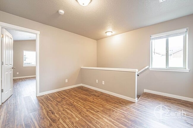 Building Photo - 5609 NE 74th Ct