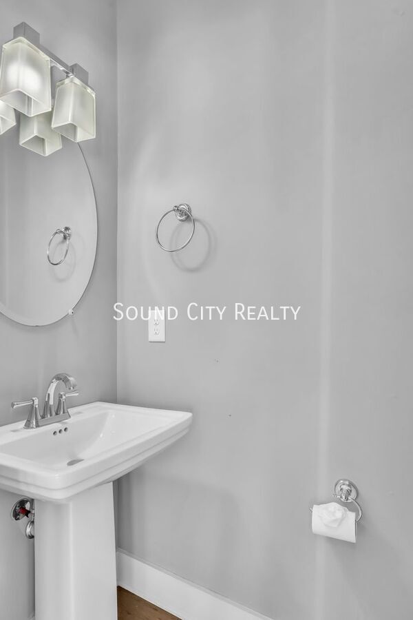 Building Photo - 1801 Sevier St