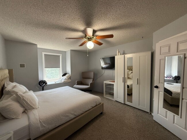 Building Photo - Updated 2 Bed, 2.5 Bath Apple Valley Townh...