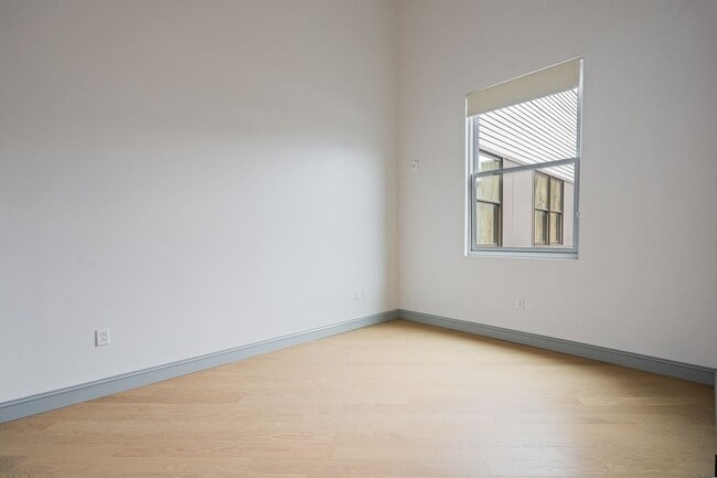 Building Photo - 2212 1st Ave N