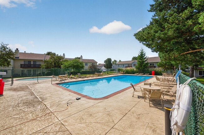 Building Photo - 665 Thorntree Ct