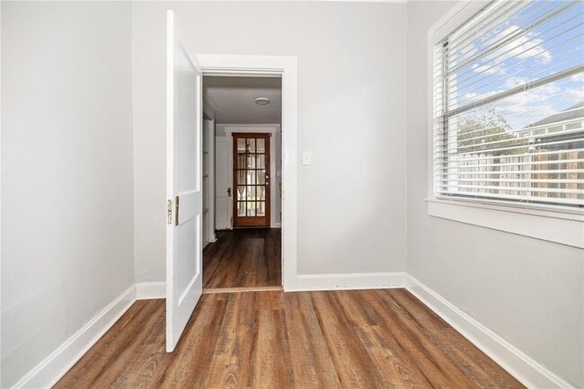 Building Photo - 227 W Fern St