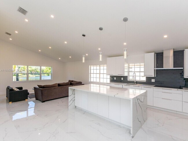 Building Photo - 381 Cameron Dr