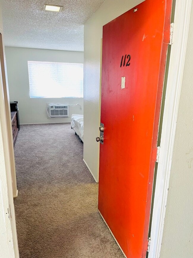 Building Photo - Studio Apartment on Las Vegas Strip - Close to all of the Excitement & More!!