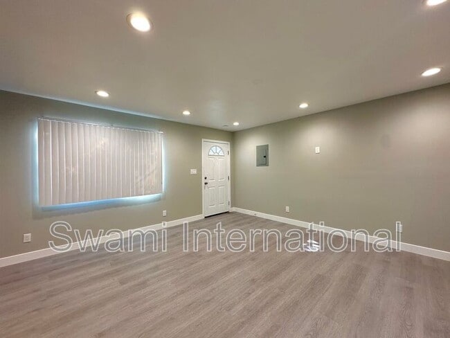 Building Photo - 7102 1/2 S. Figueroa St.