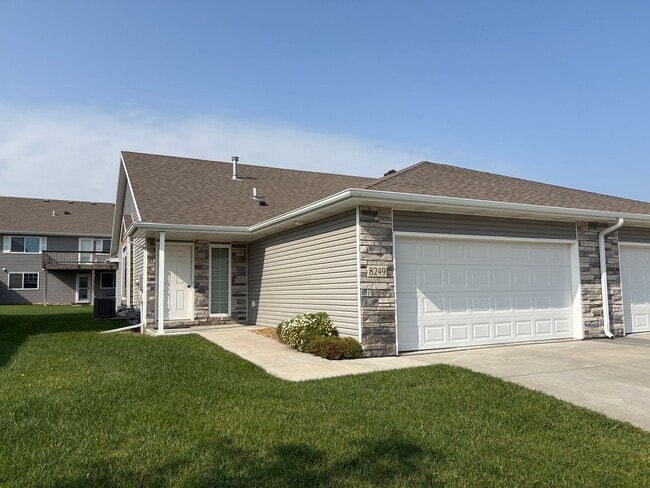 Primary Photo - Townhome in Southeast Lincoln