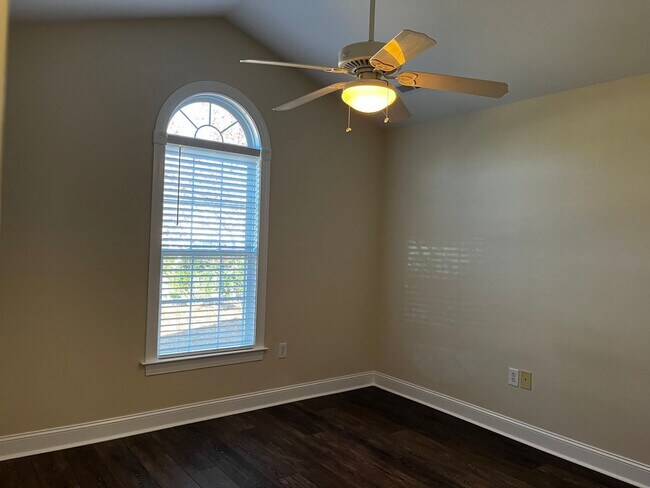 Building Photo - Don't miss this beautiful home in desirable Brice's Crossing