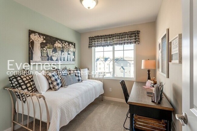 Building Photo - 2-Bed/2.5-Bath Townhome/Voucher Accepted