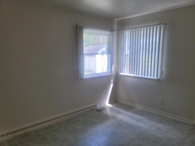Building Photo - 2232 Thistlewood Dr