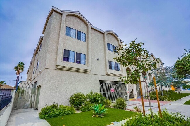 Interior Photo - 3638 W 113th St (B)