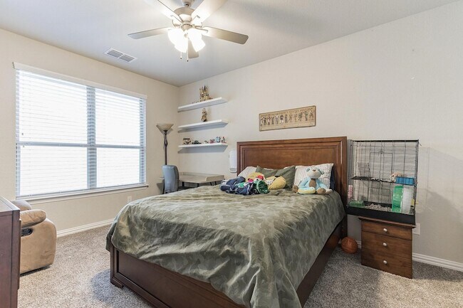 Building Photo - 14800 Belclaire Ave