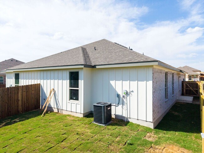 Building Photo - 505 Adley Ave