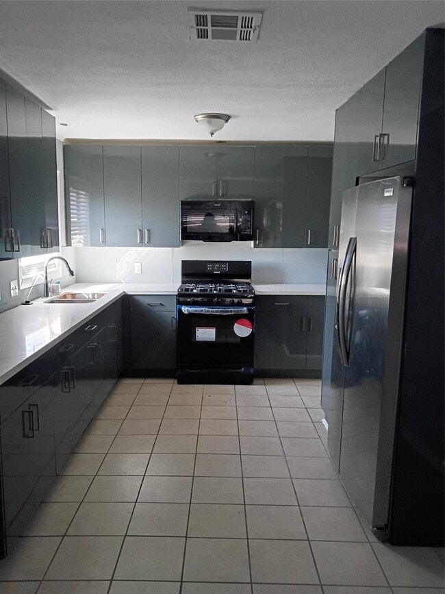 Building Photo - 10330 S Oswego St