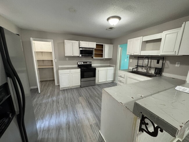 Building Photo - 2836 Flounder Cir