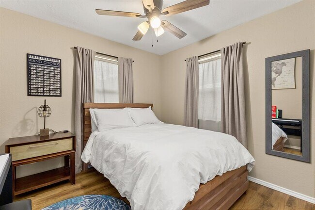 Building Photo - 467 Burr Oak Ln