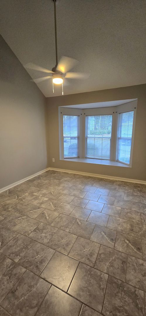 Building Photo - 3 bed 2 bath Condo for rent