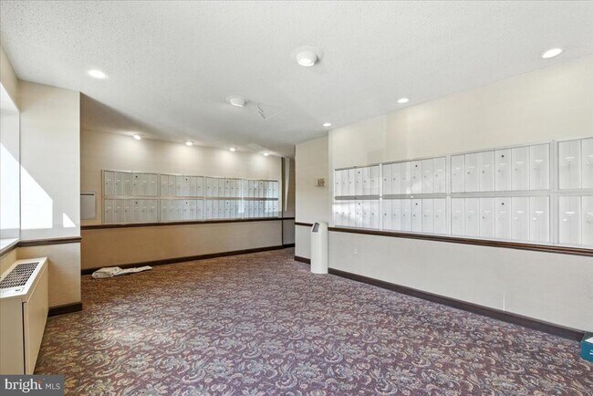Building Photo - 1300 S Arlington Ridge Rd