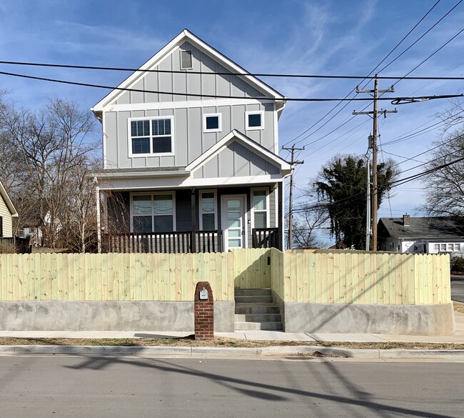 Building Photo - 2100 15th Ave N