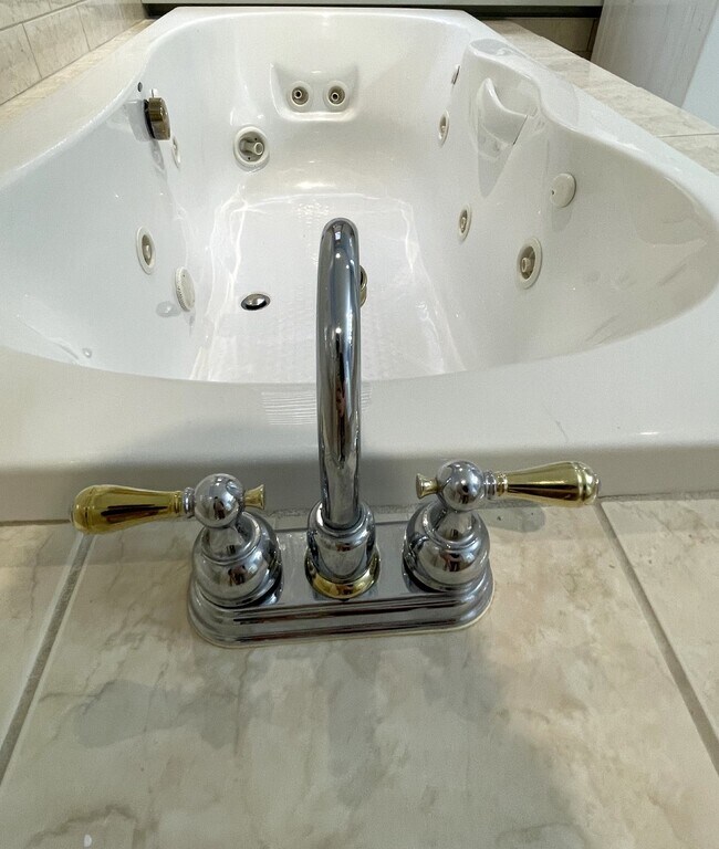 Building Photo - "Charming 3-Bedroom Apartment in Worcester...