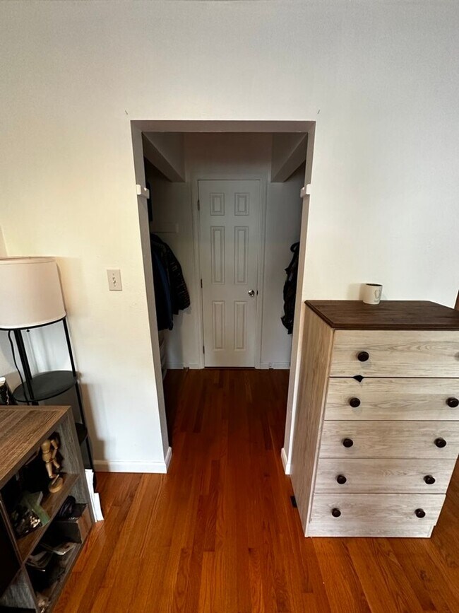 Building Photo - (2026 PRE-LEASING) Nicely maintained 2bd 1ba townhome in ideal location!  (Swimming POOL)