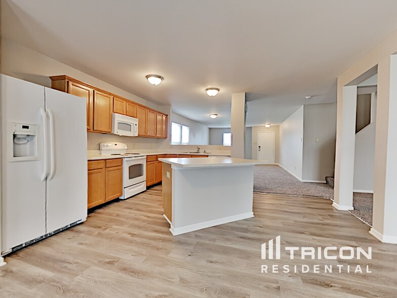 Building Photo - 1413 Bluestem Dr