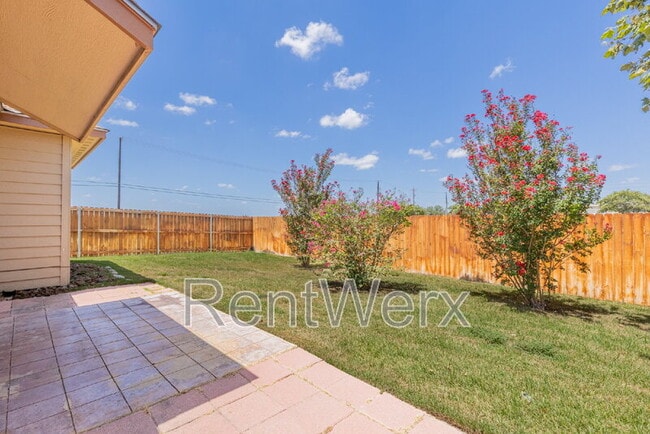 Building Photo - 120 Navarro Xing
