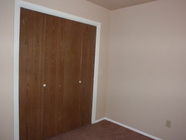 Building Photo - Triviz Apts